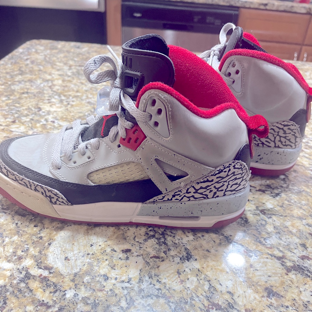 Jordan Retro 4 Youth Size 6 Gray, Black, Red, Animal Print
